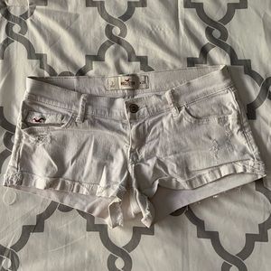 🩳 Hollister White Low-Rise Short Shorts